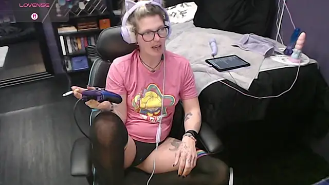 oddywithabody's cam snapshot