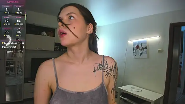 HeatherNextDoor's cam snapshot