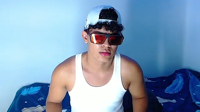 jamescurly00's cam snapshot