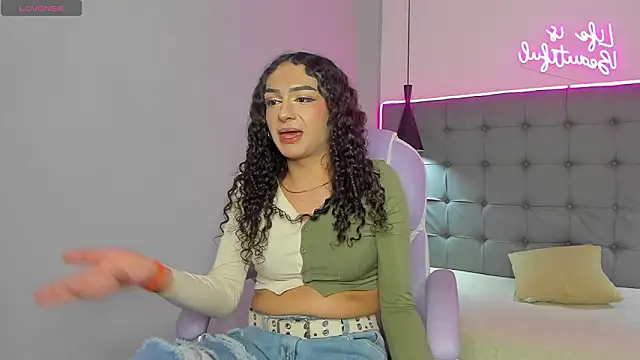 scarletcherry18's cam snapshot