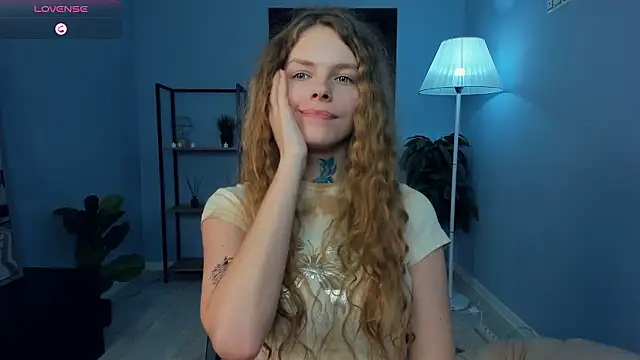 RayaNenlia's cam snapshot