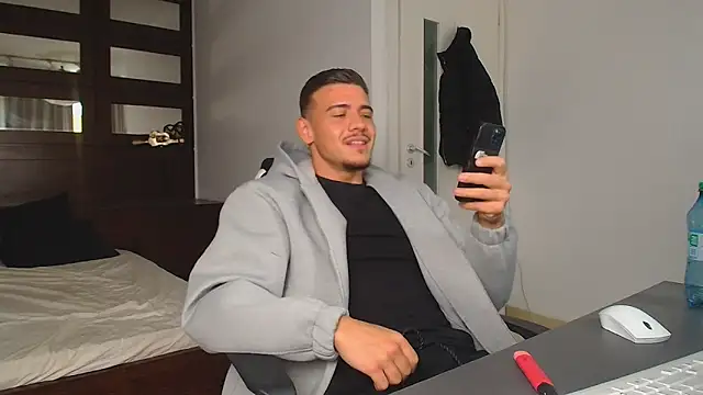 ElijahThorne live sex cam