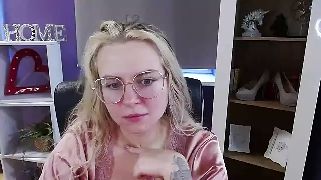 Zoey_Erotic's cam snapshot