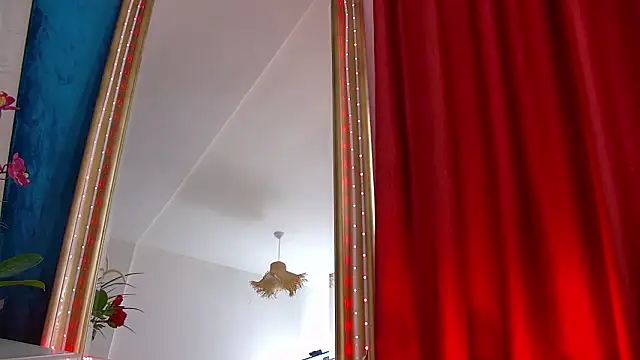 Foxxxy_MILF's cam snapshot