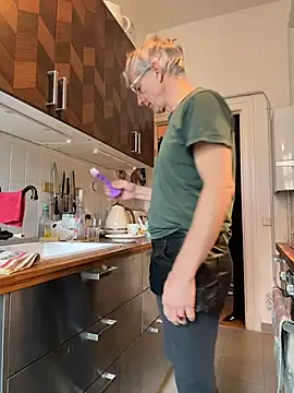 SexyLeon8's cam snapshot