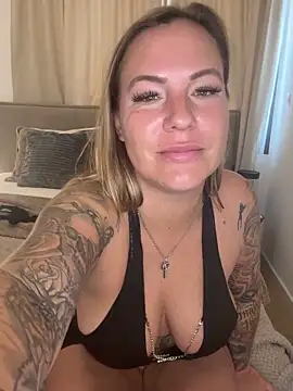Kira_Knight20 live sex cam