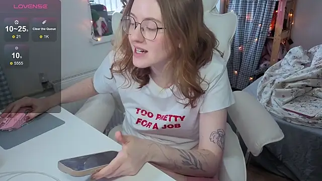 urstripchatgf's cam snapshot