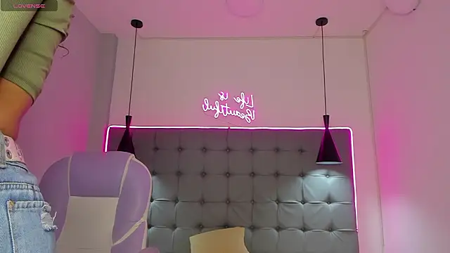 scarletcherry18 live sex cam