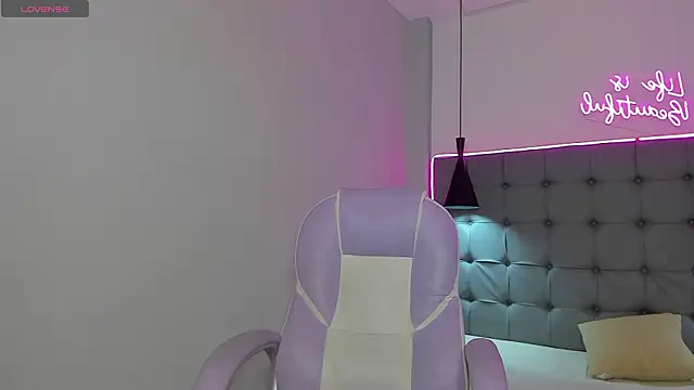 scarletcherry18 live sex cam