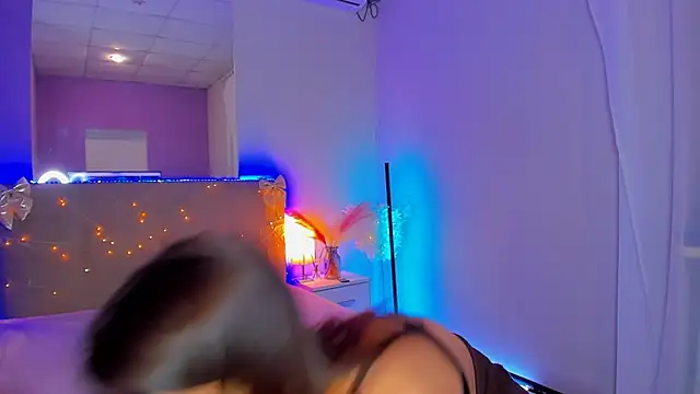 Laura_Leee's cam snapshot