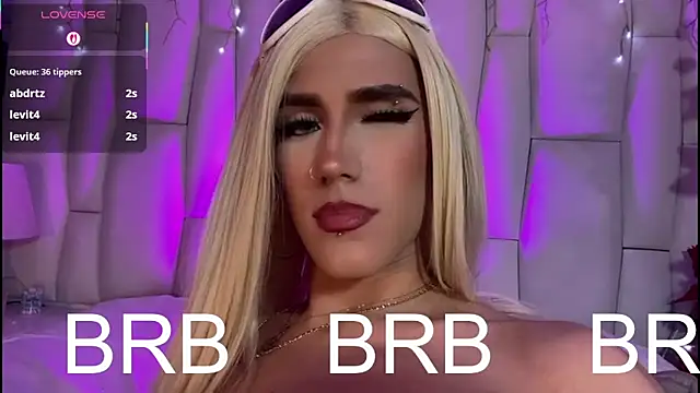 Regiina_Doll live sex cam