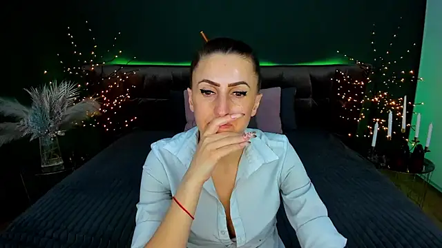 Rebecca_Diamond's cam snapshot