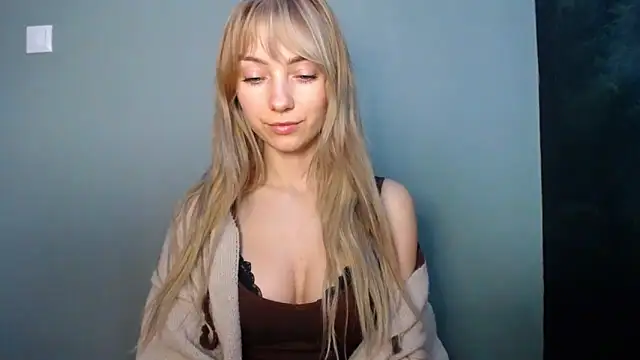 LuciaYoung's cam snapshot