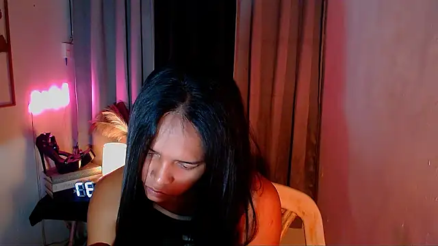 Lorainnelustts live sex cam