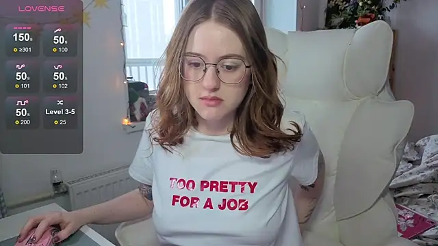 urstripchatgf's cam snapshot