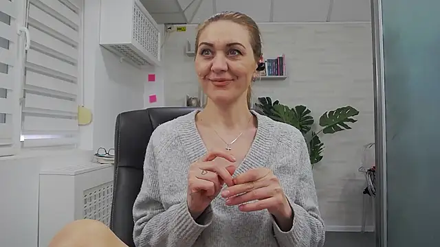 EllaMilf_'s cam snapshot