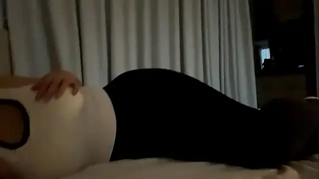 LuxureMia's cam snapshot