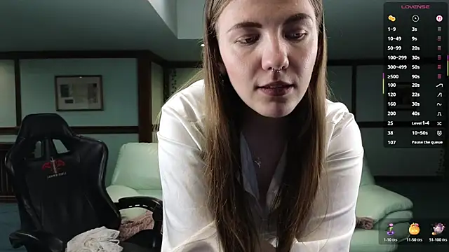 KiraRustle live sex cam
