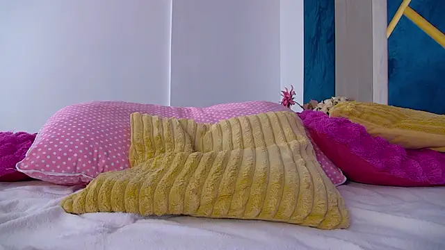 Foxxxy_MILF live sex cam