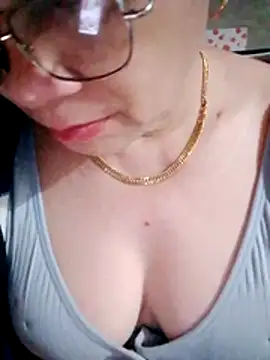 small-house123's cam snapshot