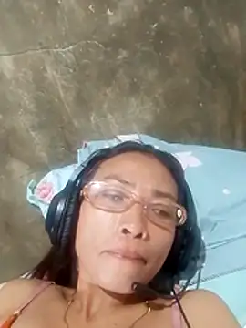 pinayhotii's cam snapshot