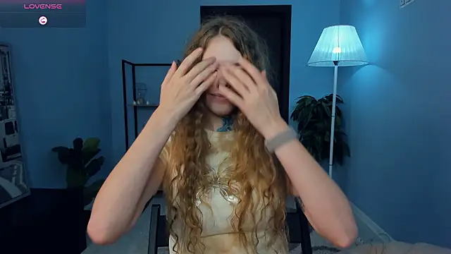 RayaNenlia's cam snapshot