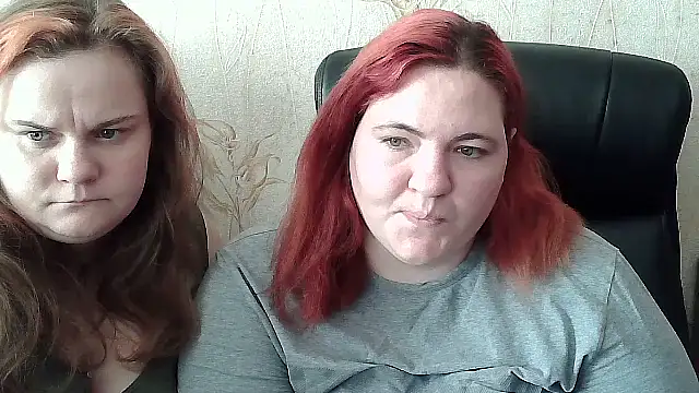 HollyXXXEva's cam snapshot