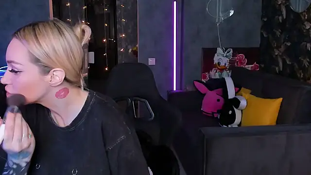 Blckmirrorr's cam snapshot