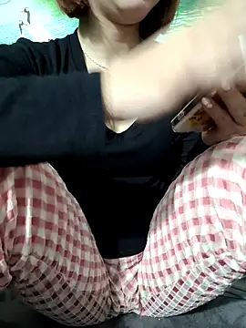 -LunaLust's cam snapshot