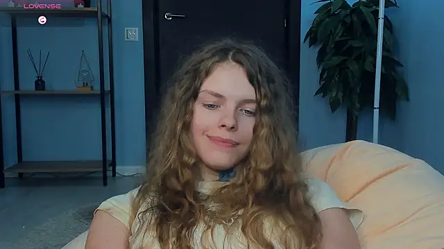 RayaNenlia's cam snapshot