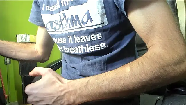 BigCumShoot's cam snapshot