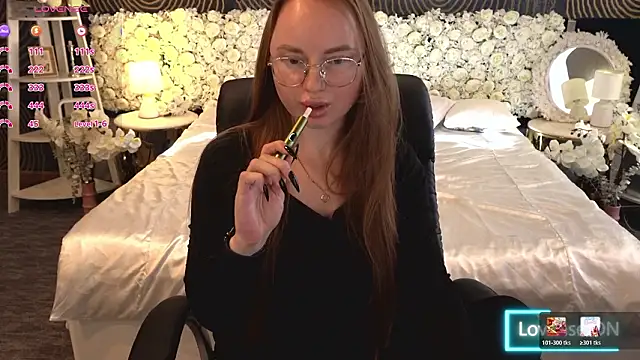 MiaRedFox's cam snapshot