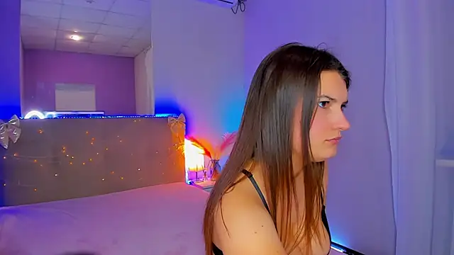 Laura_Leee's cam snapshot