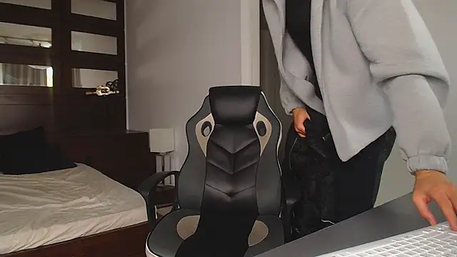 ElijahThorne live sex cam