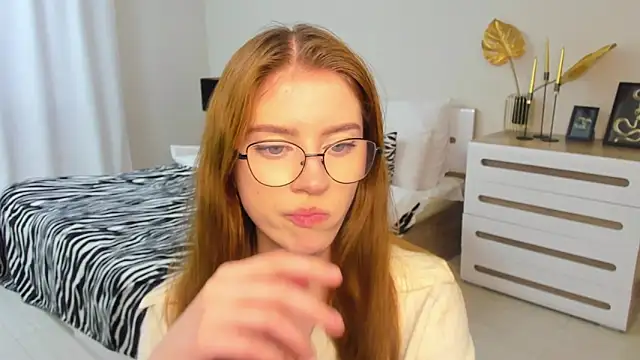 Erica_Kiss's cam snapshot