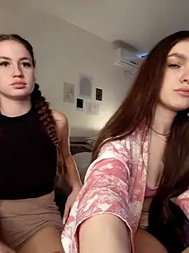 MayaGlow's cam snapshot