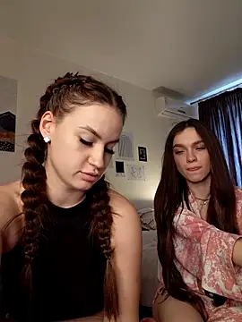 MayaGlow live sex cam