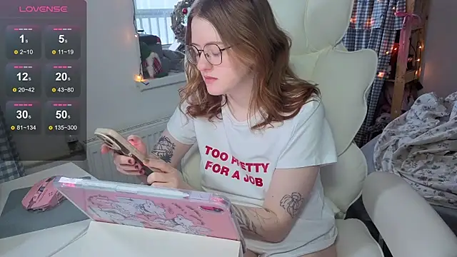 urstripchatgf's cam snapshot