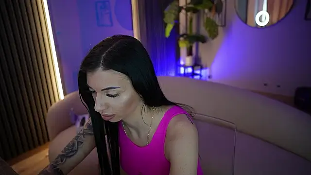 KaylaLuxx_'s cam snapshot