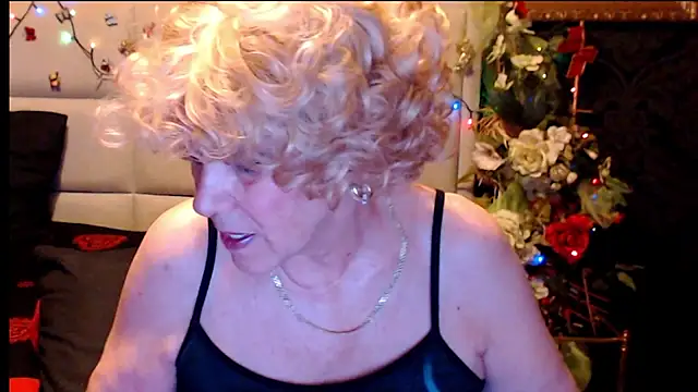 HappyWomanOn's cam snapshot