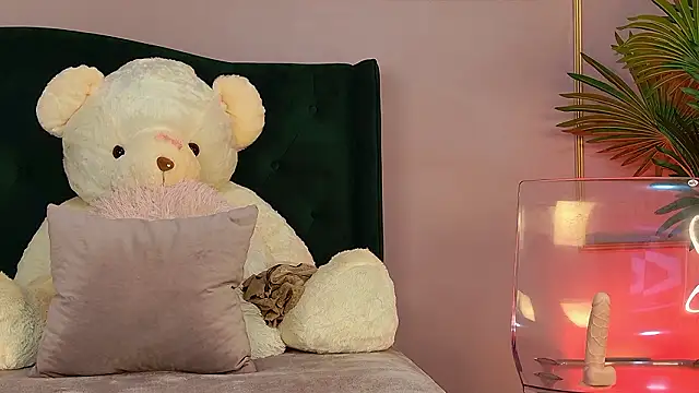 KirraWhite's cam snapshot