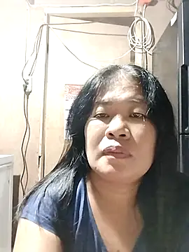 Lovelywoman43's cam snapshot