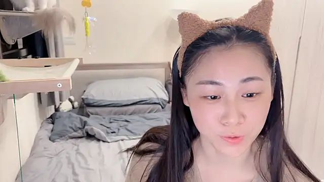 BabyOneDaily's cam snapshot