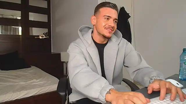 ElijahThorne live sex cam