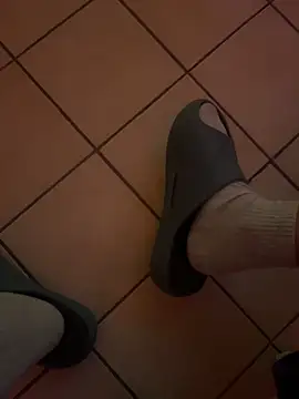 Bernymanstrong live sex cam