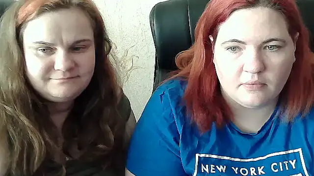 HollyXXXEva's cam snapshot