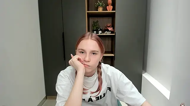 EttieDintino's cam snapshot