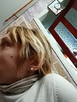 Ponka2011 live sex cam