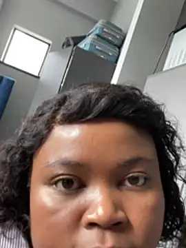 Curveysinaa's cam snapshot