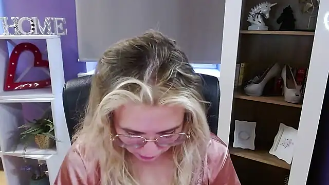 Zoey_Erotic's cam snapshot